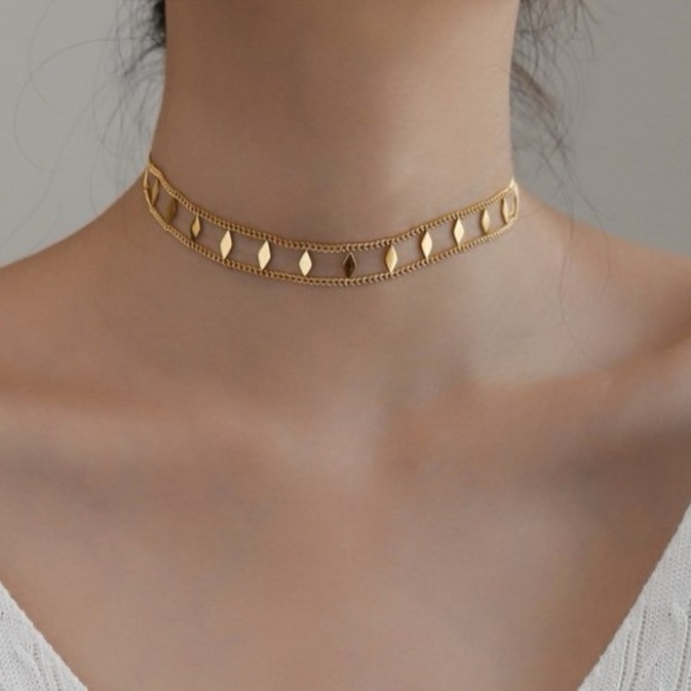 Diamond Shapes Choker Necklace